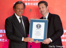 Julio Iglesias recibe récord Guinness