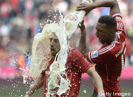 Ribéry recibió un baño de cerveza de Boateng