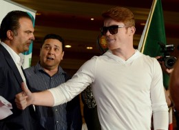 Canelo Alvarez y Floyd Mayweather Jr. hicieron su entrada a Las Vegas