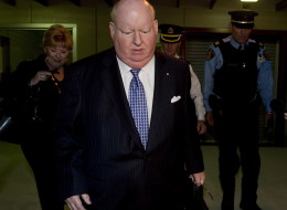 The Conservatives’ plan to take a tough stand against three misbehaving senators started to crack the moment Mike Duffy arrived on Parliament Hill on Tuesday. (CP)