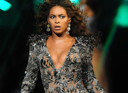 NEW YORK - SEPTEMBER 13: Singer Beyonce performs onstage during the 2009 MTV Video Music Awards at Radio City Music Hall on September 13, 2009 in New York City. (Photo by Kevin Mazur/WireImage)