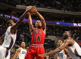 CHARLOTTE, NC - JANUARY 25: D.J. Augustin #14 of the Chicago Bulls shoots against Michael Kidd-Gilchrist #14 and the Charlotte Bobcats during the game at the Time Warner Cable Arena on January 25, 2014 in Charlotte, North Carolina. NOTE TO USER: User expressly acknowledges and agrees that, by downloading and or using this photograph, User is consenting to the terms and conditions of the Getty Images License Agreement. Mandatory Copyright Notice: Copyright 2014 NBAE (Photo by Kent Smith/NBAE v