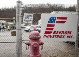 http://i1.huffpost.com/gen/1606301/thumbs/n-WEST-VIRGINIA-WATER-large.jpg