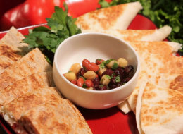 Chef Cheo te enseña a preparar Quesadillas de cangrejo.