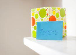 20 gifts for mom under $20 (she'll love that you're saving!)