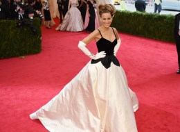Sarah Jessica Parker arrives at the Costume Institute Benefit at the Metropolitan Museum of Art on May 5, 2014 in New York. AFP PHOTO/Timothy A. CLARY (Photo credit should read TIMOTHY A. CLARY/AFP/Getty Images)