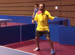 El egipcio Ibrahim Elhoseny ha ganado fama mundial por su habilidad para jugar ping pong sin manos