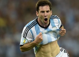 Lionel Messi celebra el segundo gol de Argentina en su presentación ante Bosnia