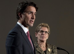 n-JUSTIN-TRUDEAU-KATHLEEN-WYNNE-large.jp