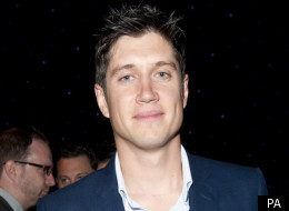 Vernon Kay is to revive Play Your Cards Right