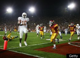 PASADENA, CA - JANUARY 04: Quarterback Vince Young #10 of the Texas Longhorns scores the winning touchdown against the USC Trojans in the fourth quarter during the BCS National Championship Rose Bowl Game on January 4, 2006 in Pasadena, California. (Photo by Donald Miralle/Getty Images)