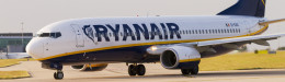 Image for Επιβάτης της Ryanair τρέχει ανενόχλητος σε πίστα αεροδρομίου για να προλάβει το αεροπλάνο. Και τα καταφέρνει