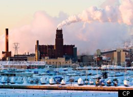 Le syndicat des travailleurs de l'usine Stadacona confirme qu'il a reçu une offre finale de l'employeur. (CP)