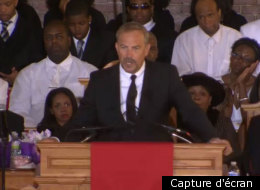 Kevin Costner rend hommage à Whitney Houston lors de ses funérailles, le 18 février 2012. (Capture d'écran)