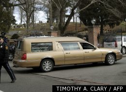 La dépouille de la chanteuse Whitney Houston est arrivée dimanche vers midi au cimetière de Westfield. (TIMOTHY A. CLARY / AFP)