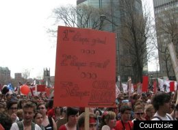 Les meilleures pancartes sont sur le web. (Photo Courtoisie)