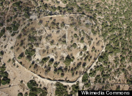 Aerial photograph of Khirbet Qeiyafa (Wikimedia Commons)