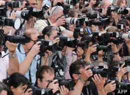 Des photographes dégainent leur appareil lors d'un photocall. (AFP)