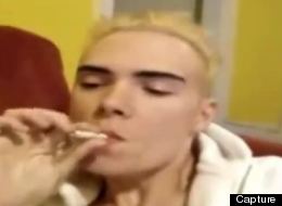 Luka Magnotta s'est filmé en train de fumer en peignoir avant de diffuser la vidéo sur YouTube.