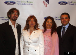 Miembros del LULAC Queens Council, Gabriel Roldós, Sylvia Mata, Melania Maldonado, y Joe Avila de Ford Motor Company.