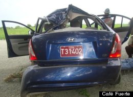 Dos fotos del auto accidentado en que viajaba el líder opositor cubano Oswaldo Payá Sardiñas fueron publicadas en la red social Facebook