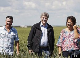 Le premier ministre Stephen Harper de passage à Kindersley en Saskatchewan mercredi. (PC)