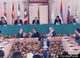 Aspecto de la firma de los acuerdos de paz de El Salvador firmados en México.