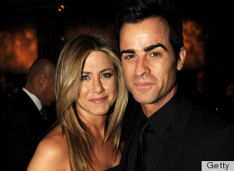 Jennifer Aniston muestra el anillo de compromiso que le dio Justin Theroux