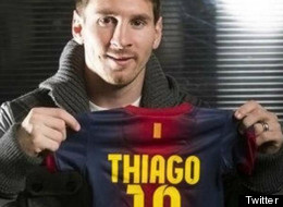 Messi con la playera en honor a su hijo recién nacido