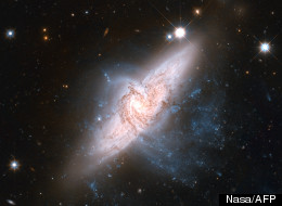 Deux galaxies qui se chevauchent dans la constellation de l'Hydre.