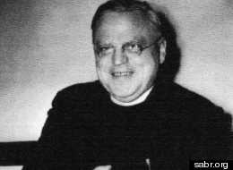 Al Travers, aquí con sus hábitos. Su nombre sacerdotal fue Aloysius Joseph Travers, y resultó ser rompehuelgas.